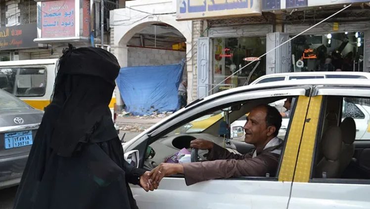 منع التسول أم استثمار في الجوع؟.. جباية حوثية جديدة ضد الفئات الأشد فقراً
