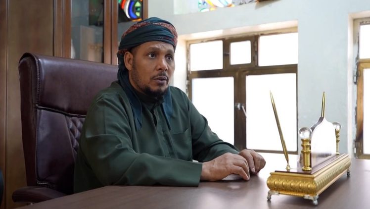 تحدث عن حق الحكم الذاتي وقال إنها أقرب جغرافياً للصومال.. المحافظ الثقلي يتساءل في مؤتمر رسمي بعدن: ما الذي يثبت يمنية سقطرى؟!